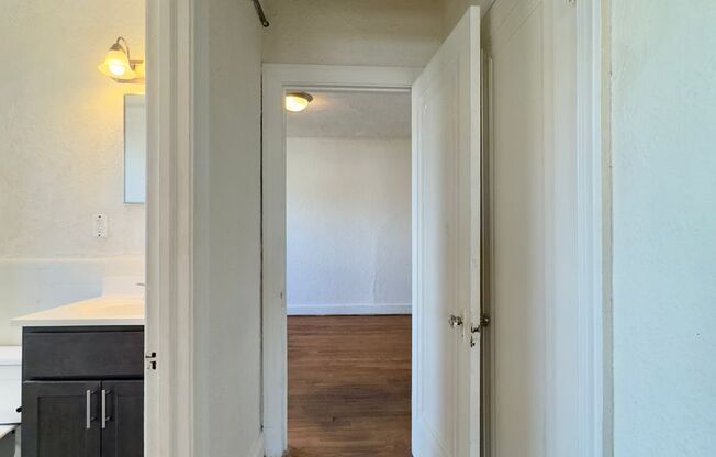 1 bed, 1 bath, 650 sqft, $999, Unit 704