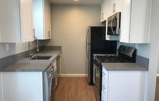 2 beds, 2 baths, 800 sqft, $2,695, Unit Unit 2