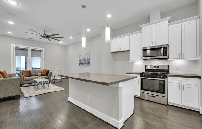 Stunning Like New Townhome Close to Med Center!