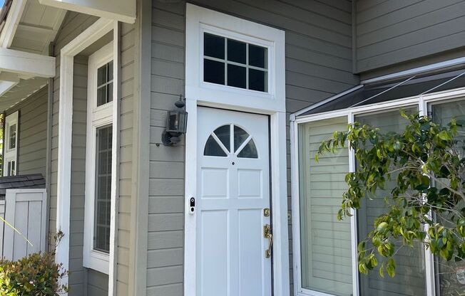 Updated 3BD/2.5BA 2-Story Townhouse in Prime Tustin Location!