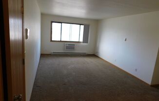 2 beds, 1 bath, $1,000, Unit 10