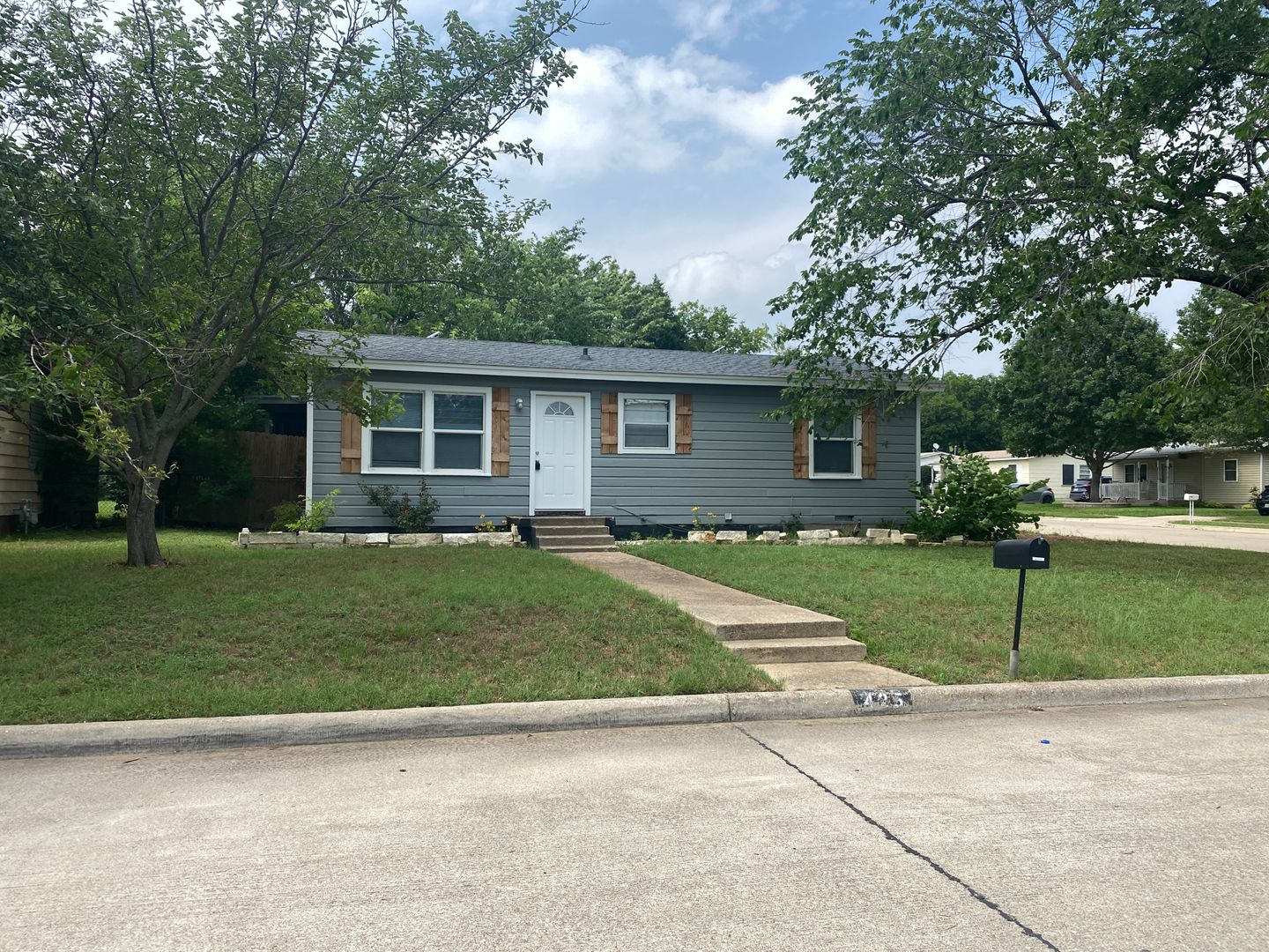 Centrally located Home in Hurst