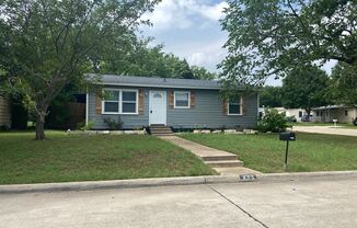 Centrally located Home in Hurst