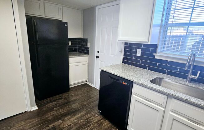 $500.00 of Move In SPECIAL - Updated Townhouse Available Now