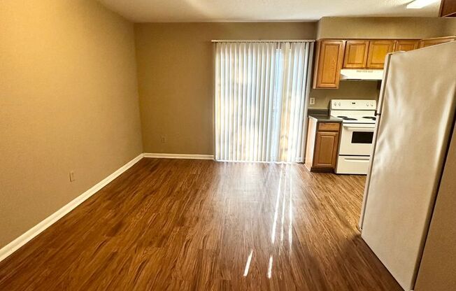 2 beds, 1.5 baths, 1,150 sqft, $975, Unit J02