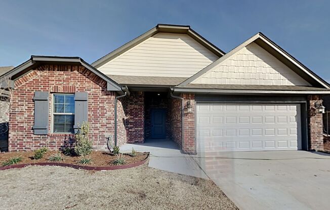 Very Nice 3 Bedroom 2 Bath Home in Yukon Schools