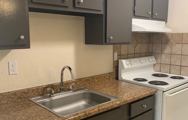 1 bed, 1 bath, 620 sqft, $1,300, Unit 3220 A