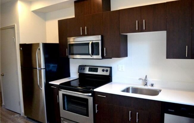 Studio, 1 bath, 257 sqft, $1,195, Unit 208