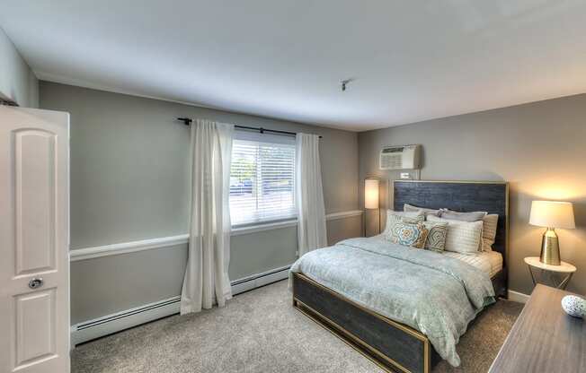 Lavish Bedroom With Ample Storage, at Eagle Creek Apartments, Illinois