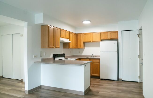 2 beds, 1 bath, 800 sqft, $1,750, Unit 203-2604 South Campus Place