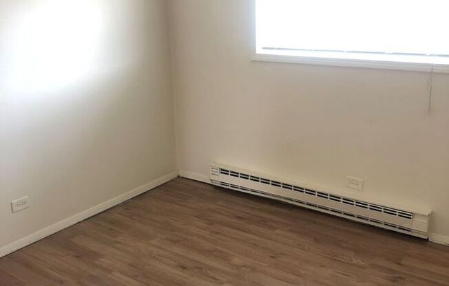 2 beds, 1 bath, 900 sqft, $1,600, Unit 2D