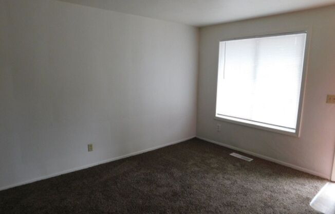 2 beds, 1 bath, 750 sqft, $1,275