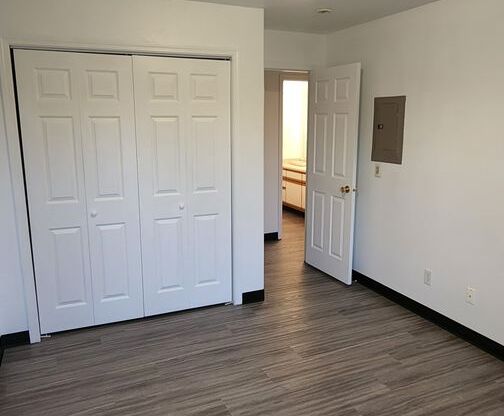 3 beds, 2 baths, $2,095, Unit Unit G