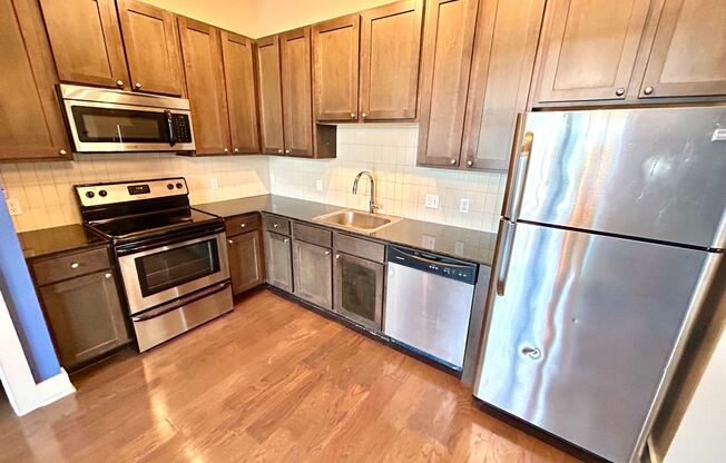 2 Bedroom Condo In A Very Desirable Gated Community Near LSU!