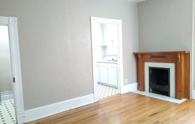 1 bed, 1 bath, 550 sqft, $1,050, Unit Apt 8