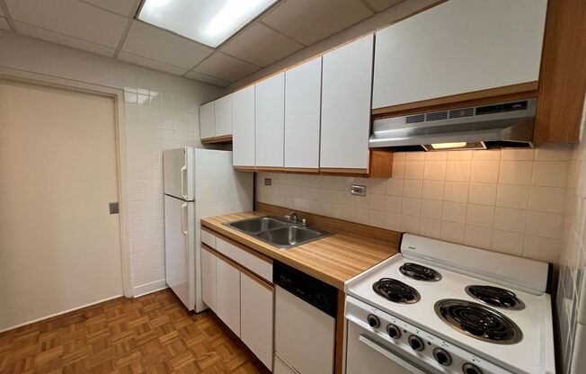 Studio, 1 bath, 400 sqft, $1,695, Unit 620-410