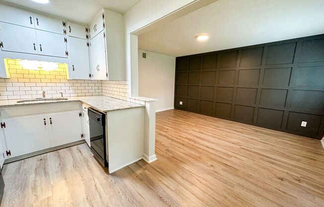 2 beds, 1 bath, 656 sqft, $1,175, Unit 210 S Hill Ave Unit 4