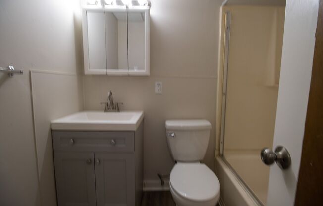 1 bed, 1 bath, $975, Unit 207