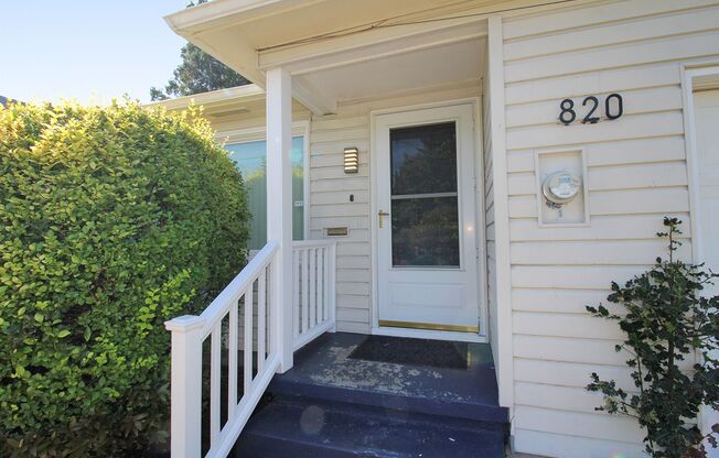 Super-Cute 2 Bedroom/1 Bath Alberta Arts Ranchalow with Gorgeous Back Yard!