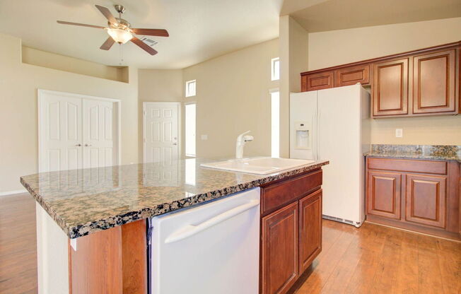 3 beds, 2 baths, 1,248 sqft, $2,400, Unit 1223