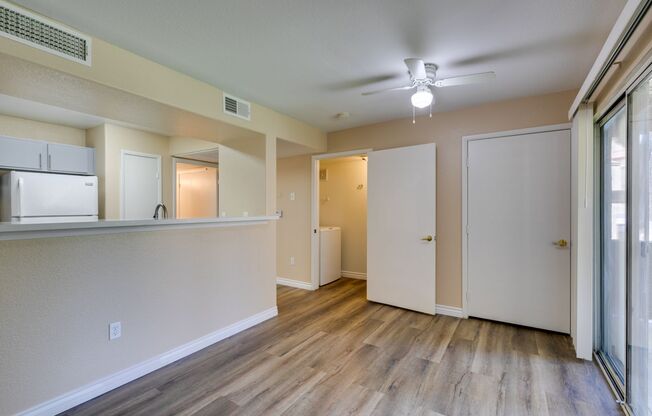 2 beds, 2 baths, $1,395, Unit UNIT 1016