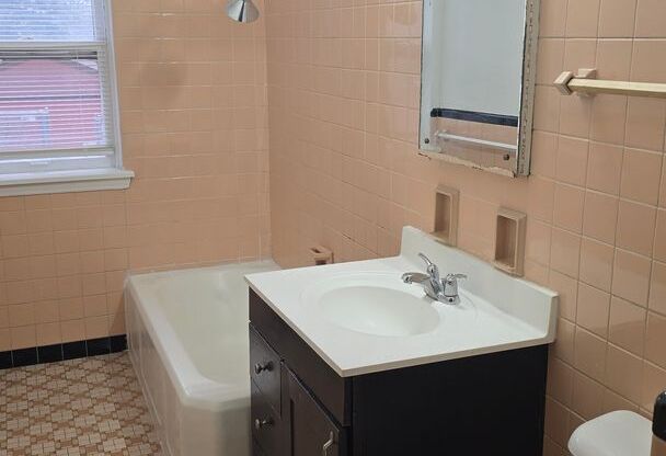 1 bed, 1 bath, $925, Unit 106