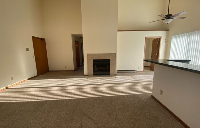 2 beds, 1 bath, 950 sqft, $1,795, Unit 7641CD