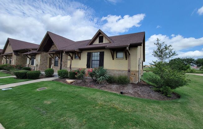 College Station - 3 bedrooms / 3 Baths Townhome in the Barracks!