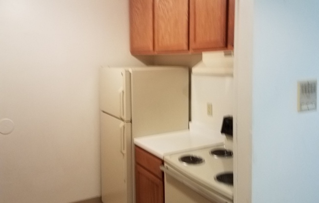 2 beds, 1 bath, 840 sqft, $925, Unit 102