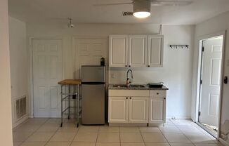 1 bed, 1 bath, 400 sqft, $1,500, Unit Unit B