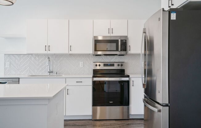 1 bed, 1 bath, 694 sqft, $1,475, Unit 306
