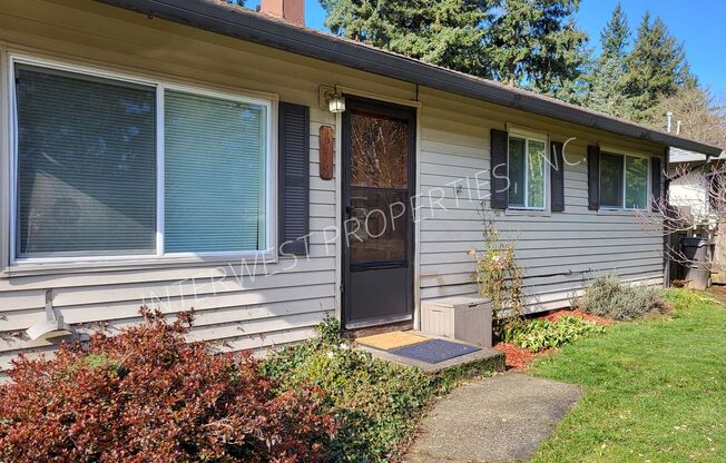 *1ST MONTH'S RENT FREE PROMO* Charming 3 bd Home in Portland with W/D Hook-ups, and Large Fenced Backyard