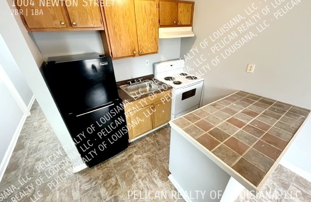 1004 NEWTON ST
