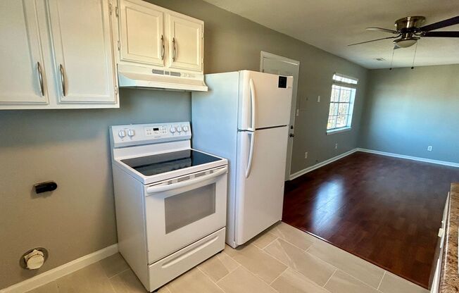 2 beds, 1 bath, 800 sqft, $1,005, Unit 6