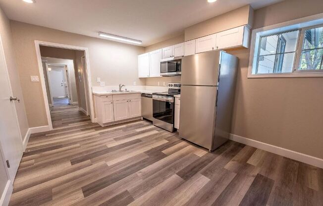 1449 Hillside Dr *