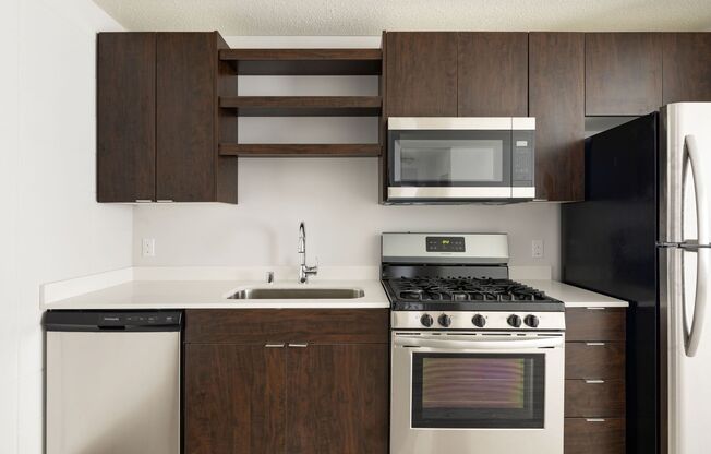2 beds, 1 bath, 700 sqft, $1,617, Unit 102
