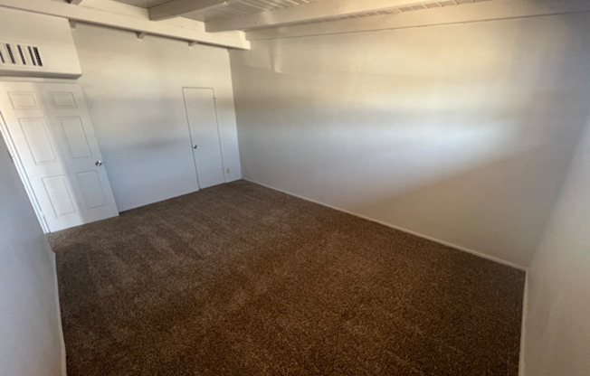 302 W IRVINGTON