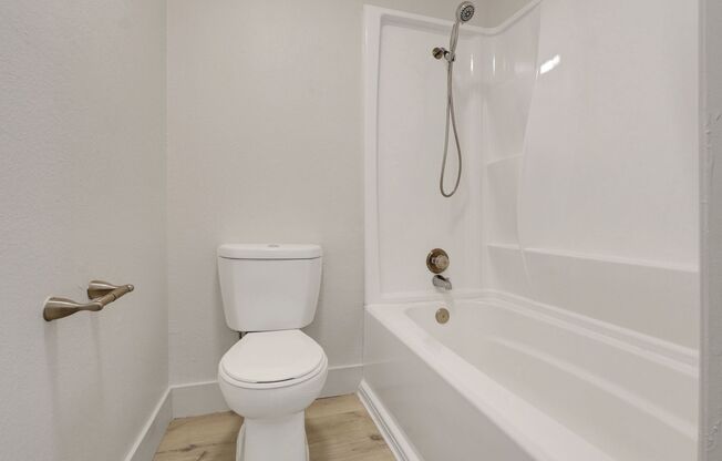 2 beds, 1 bath, 900 sqft, $1,700, Unit 41