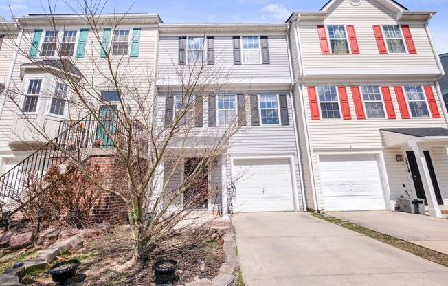 Amazing 3 BR/2 Full BA & 2 Half BA Townhome in Oxon Hill!