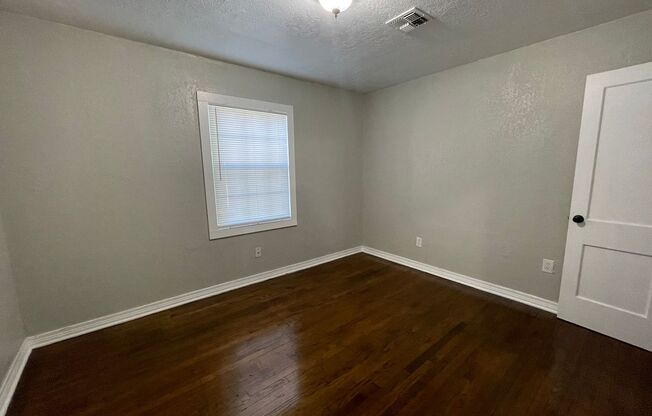 3 beds, 1 bath, $1,225