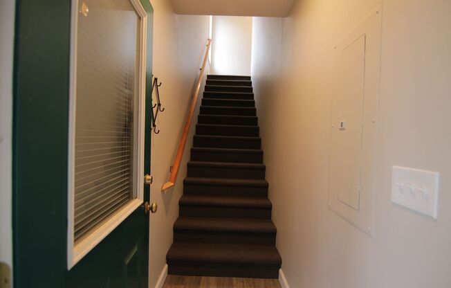 Updated 2 Bed 2 South Hill property 10 min from Medical District hospitals