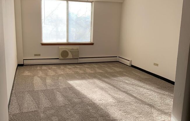 1 bed, 1 bath, 620 sqft, $1,075, Unit 406