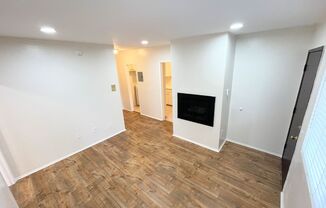 Cozy 1 bedroom with walk-in closet. Move-In Ready!