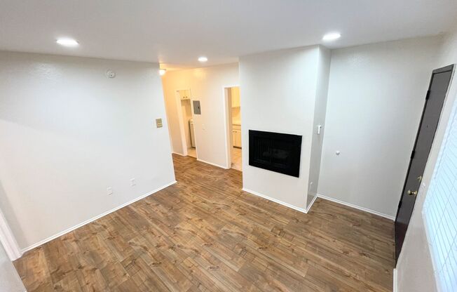 Nicely updated 1 bedroom with walk-in closet, laminate floors, and parking. Move-In Ready!