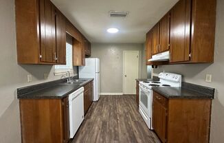 2 beds, 1 bath, 900 sqft, $1,050