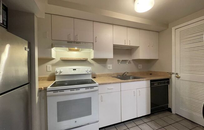 1 bed, 1 bath, 650 sqft, $2,270