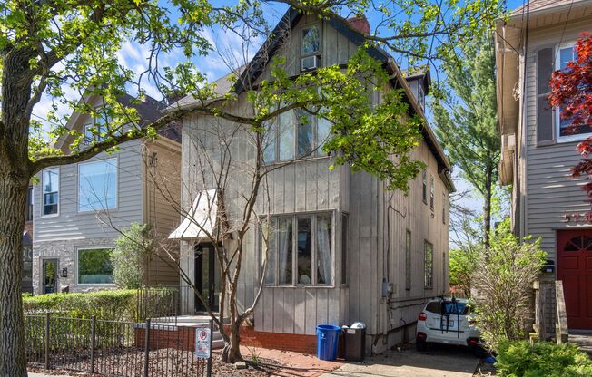 Heart of Shadyside - 5 Bedroom / 2.5 Bathroom w/ Outdoor Space & Off-Street Parking