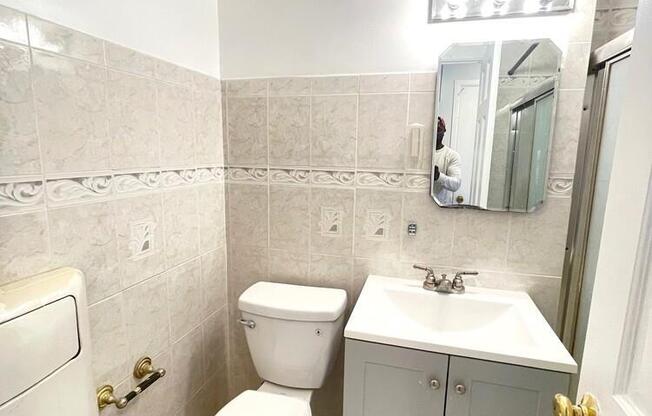 737 E 78 ST