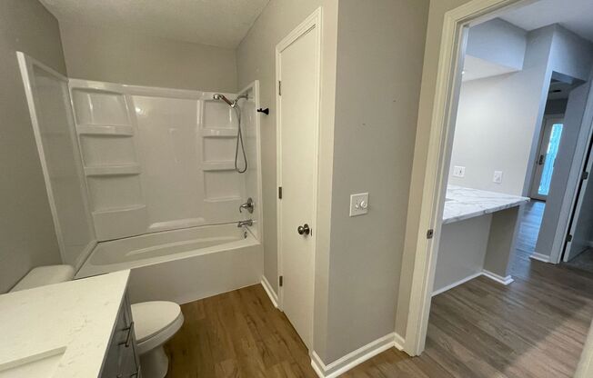 2 beds, 1 bath, $1,595