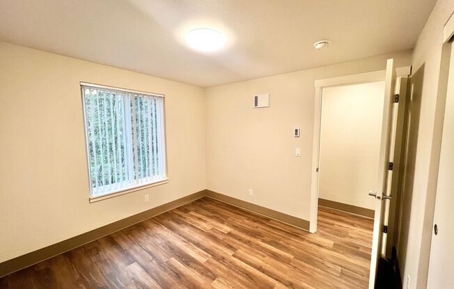 3 beds, 1 bath, 948 sqft, $1,605, Unit 06